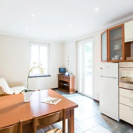 Appartement Mooi Met 3 Slaapkamers In Stresa